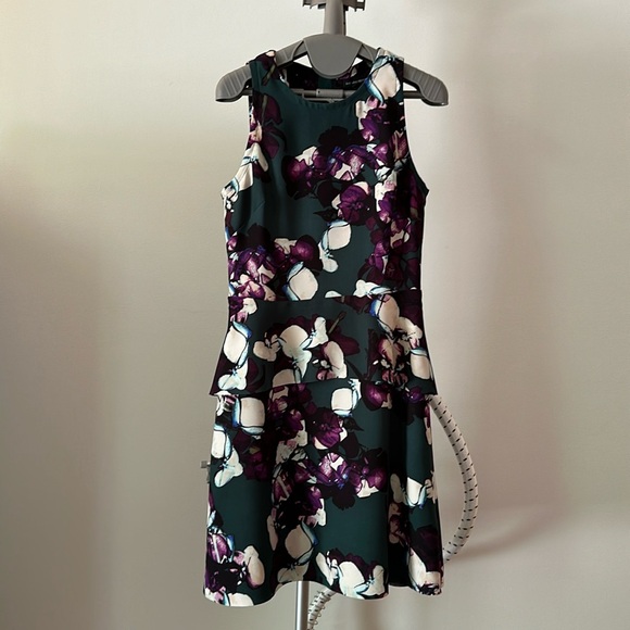 Banana Republic Dresses & Skirts - Green and purple dress with pockets!